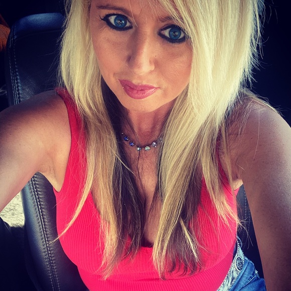 Meet your Posher, Jessica - Picture 3 of 3